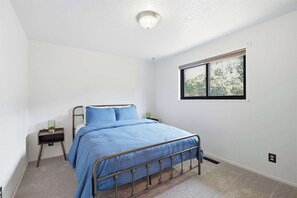 A bedroom with a single bed, a nightstand, a window, and a ceiling light. - Park House - Modern, Convenient, Redmond Retreat (Redmond)