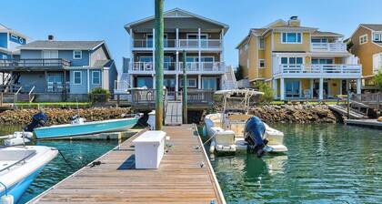Fresh Haven: Pet Friendly Waterfront 4BR with Boat Slip