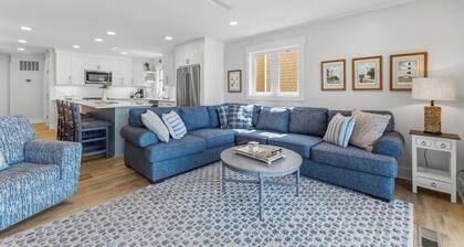 Fresh Haven: Pet Friendly Waterfront 4BR with Boat Slip