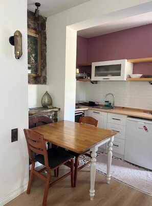 Dining - Stone House, Lavender Guest House in the center of Imroz (Çanakkale)