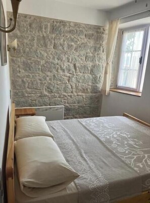 Room - Stone House, Lavender Guest House in the center of Imroz (Çanakkale)