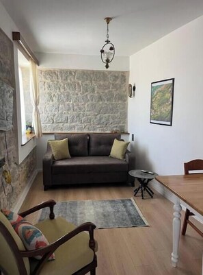 Living area - Stone House, Lavender Guest House in the center of Imroz (Çanakkale)