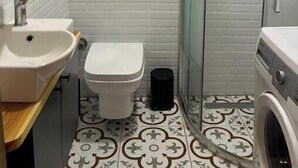 Bathroom - Stone House, Lavender Guest House in the center of Imroz (Çanakkale)