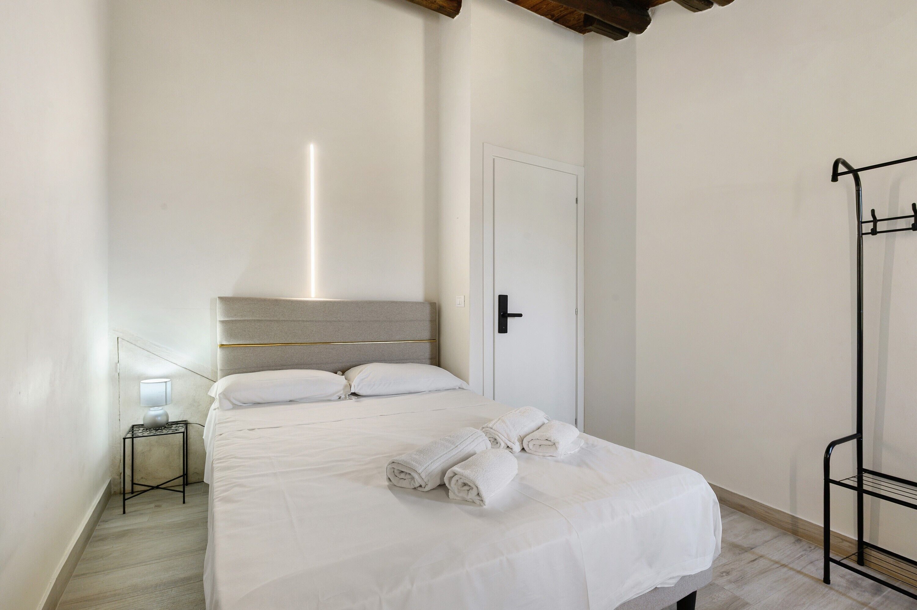 WiFi, bed sheets