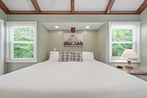 Iron/ironing board, WiFi - Updated 3 BR Chalet/Walk to Sugar Mountain Resort/ Hot tub/ Fireplace (Sugar Mountain)