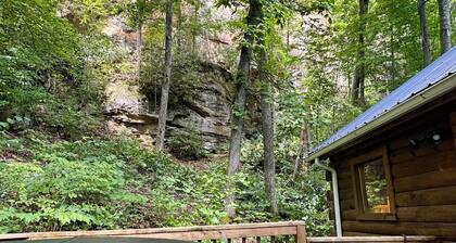 Backyard Cliffs! RRG Cabin - Backyard Hike to Twin Arch + Private Hot Tub