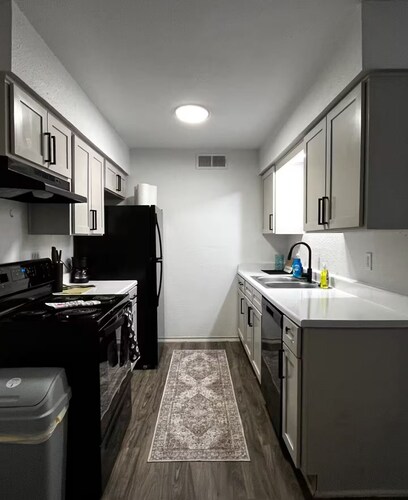 Ashton Work+Rest Retreat • Updated 2BR on 287