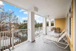 Balcony - Alluring 2BR/2BA With Spectacular Baytowne Fireworks View (Miramar Beach)