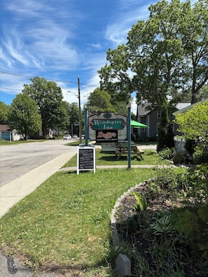 A roadside sign for Windspire Inn with a nearby sign for Duffy's Dishes & Chips.