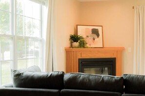 Living area - Spacious 3BR Family Home | Bunks + Ping Pong (Peoria)
