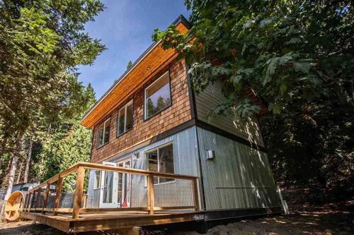 Halfmoon Cottage, BC
