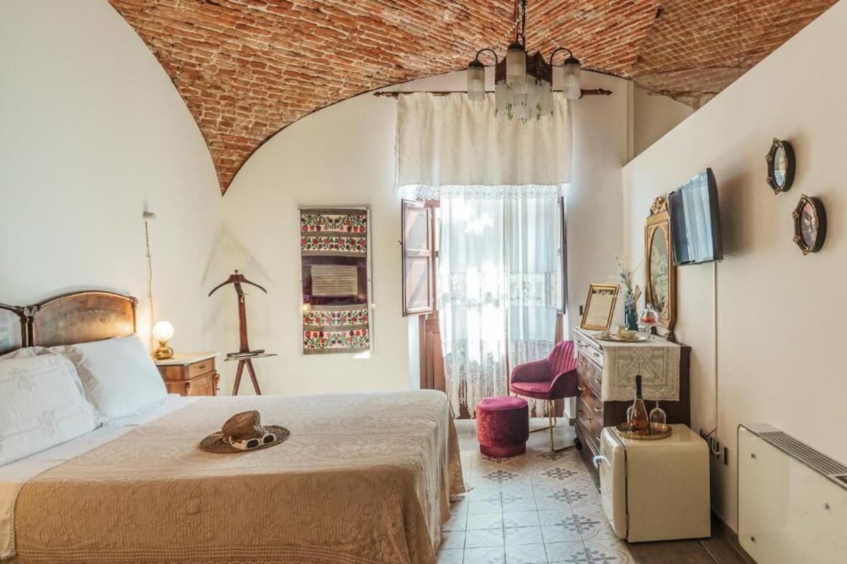 Deluxe Double Room, 1 Queen Bed, Private Bathroom, City View