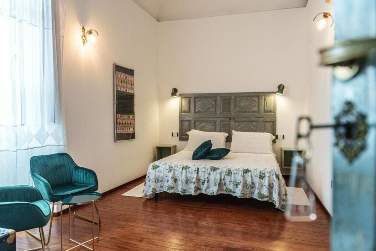 Deluxe Double Room, 1 King Bed, Private Bathroom, City View