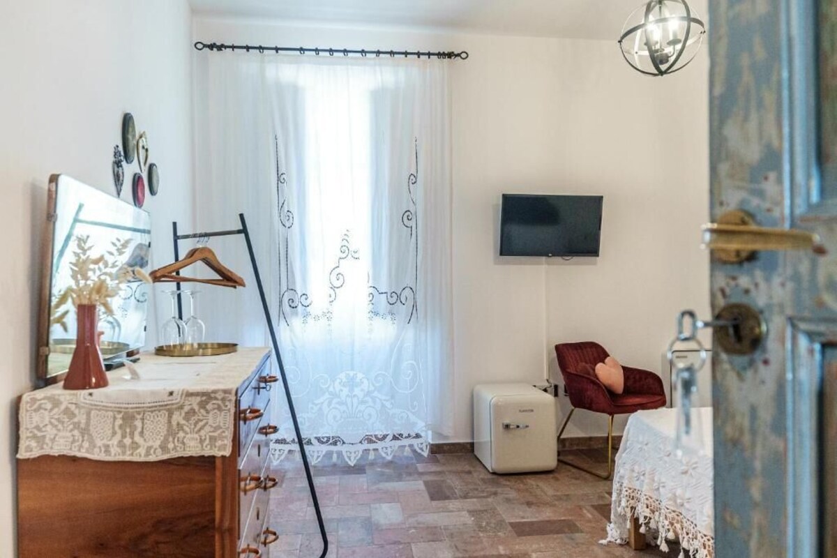 Deluxe Double Room, 1 Queen Bed, Private Bathroom, City View