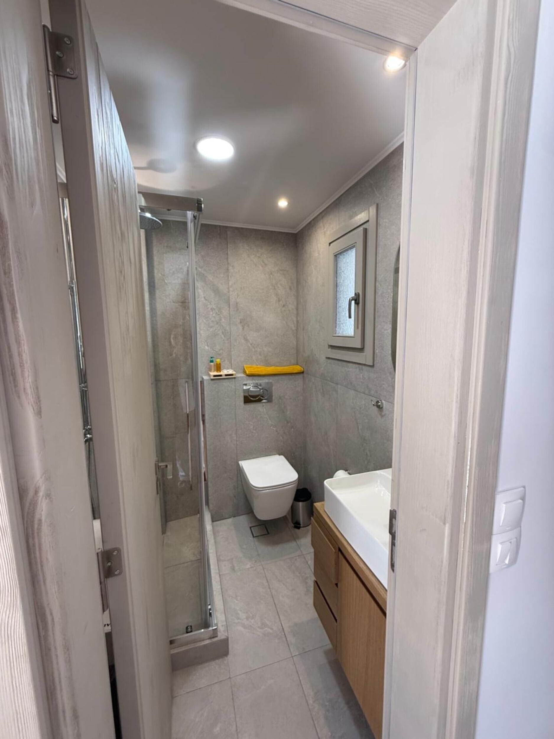 Shower, towels