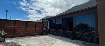 Charming country cottage with ocean and mountain views, in a place of absolute peace