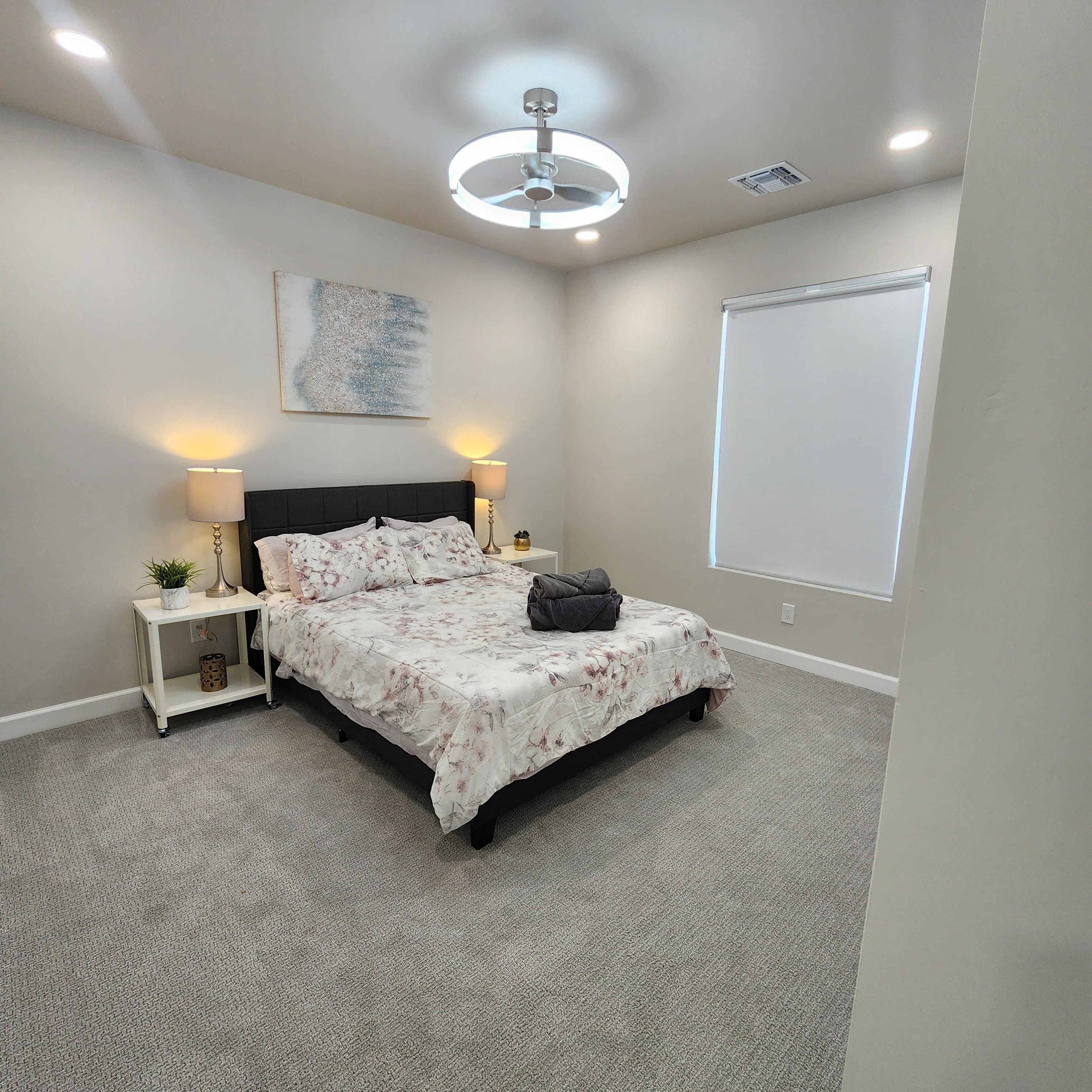 Iron/ironing board, bed sheets