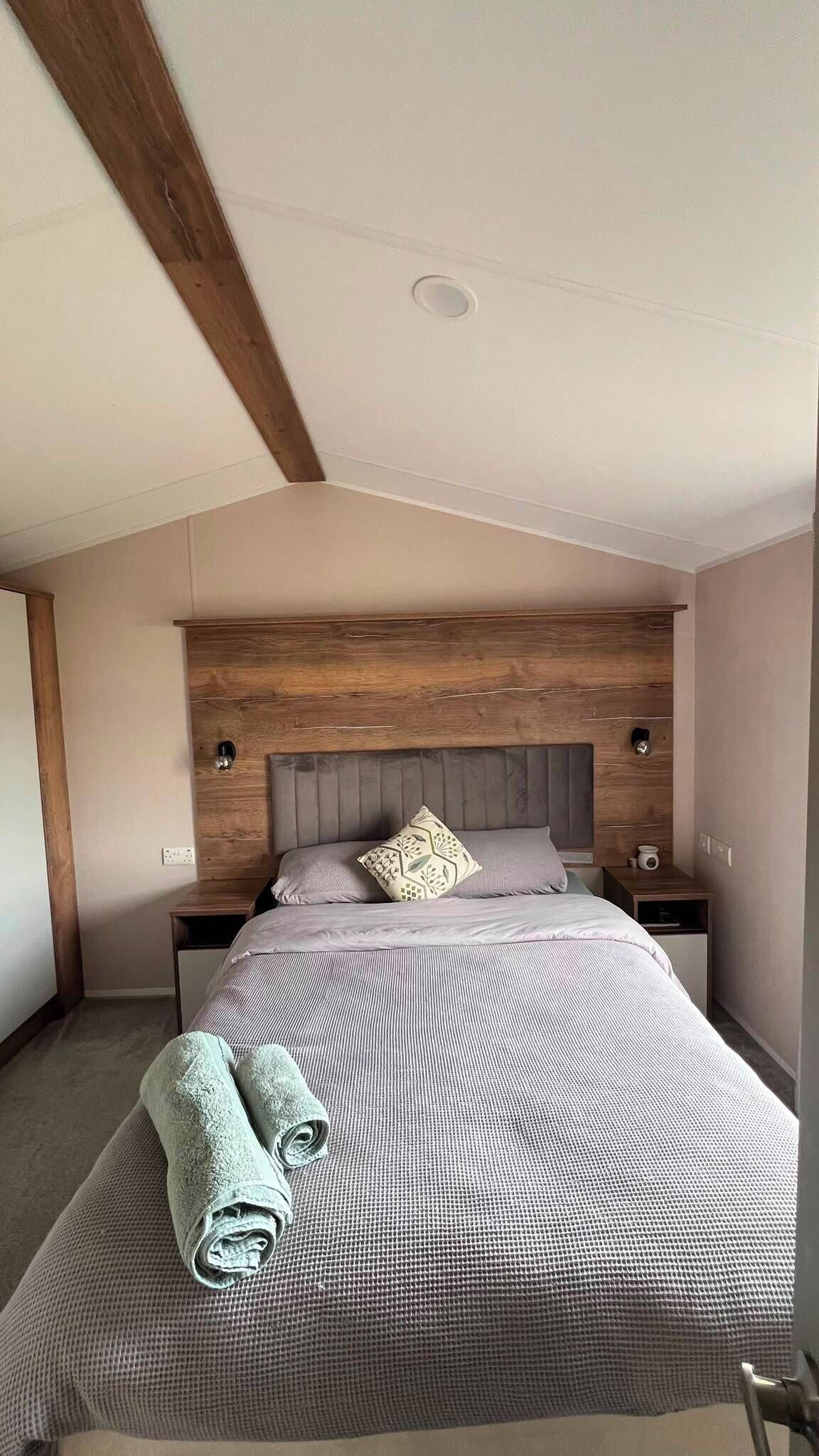 Iron/ironing board, Internet, bed sheets