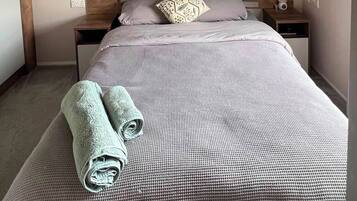 Iron/ironing board, Internet, bed sheets
