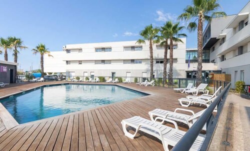 Près de Montpellier | Piscine sur place | Balcon