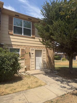 Exterior - Parkside Retreat - Central DFW - Near AT&T Stadium, DFW Airport & Arlington (Grand Prairie)