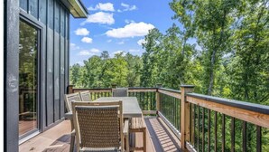 Outdoor dining - Serene 3-bedroom house with AC in beautiful Sevierville (Sevierville)