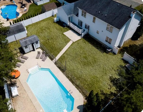 Pool - Perfect 6-bedroom house with AC in gorgeous Toms River (Toms River)