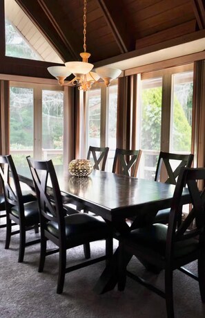 Dining - Perfect 6-bedroom house with AC in gorgeous Toms River (Toms River)