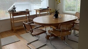 Dining - Perfect 4-bedroom house in Ann Arbor just steps from THE BIG HOUSE! (Ann Arbor)