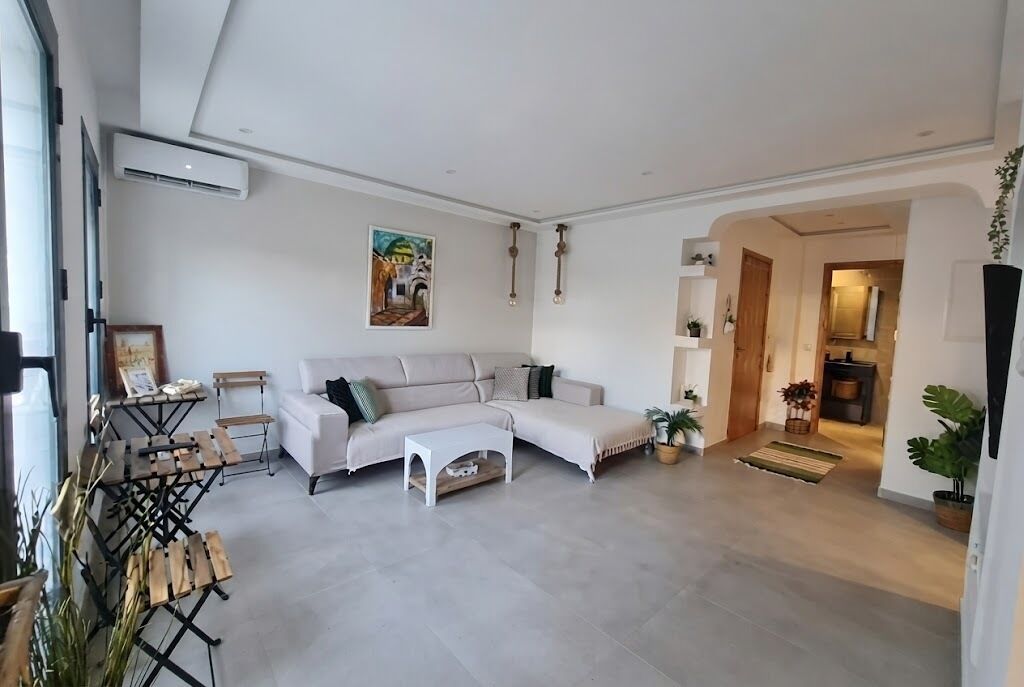 Deluxe Penthouse, Beach View | Living area