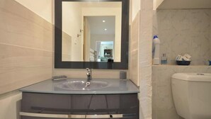 Unclassified image, 5 of 35, button - Vrbo Property (Roquebrune-sur-Argens)