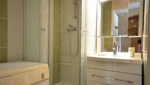 Unclassified image, 5 of 30, button - Vrbo Property (Roquebrune-sur-Argens)