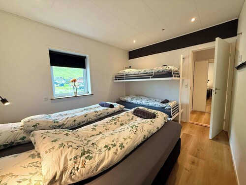 Apt 3 - Between Sea and Mountains