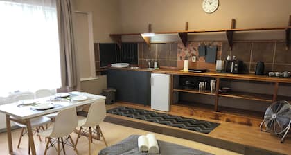 Spacious, family-friendlyapartmelt in the city center with secure parking lot!