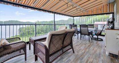 Le Repos de L'Ours | Waterfront Chalet with Private Dock