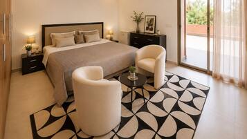 3 bedrooms, in-room safe, iron/ironing board, WiFi (free)