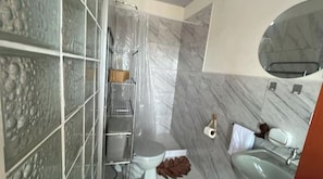 Bathroom - Vrbo Property (Pueblo Libre)
