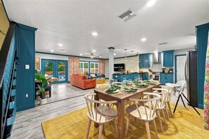 A modern interior with a dining area, kitchen, and living space. - Sauna • Cold Plunge • Sports Court • Pool • Hottub (Bradenton)