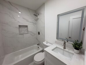 Bathroom - Delightful 3-bedroom bungalow in Miami Springs (Miami Springs)