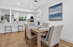 Dining - Delightful 3-bedroom bungalow in Miami Springs (Miami Springs)