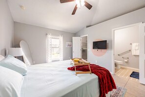 1 bedroom, iron/ironing board, WiFi, bed sheets - The Forrestry with private entrance washer & dryer (Kissimmee)