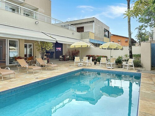 Suite | AC | Pool | Minibar | 300m from the sea