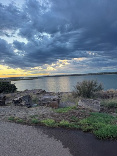 3-bedroom 2 bath large Lake house in beautiful Conchas lake! 7 minutes to lake
