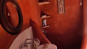 تجهيزات دش، مجففات شعر، مناشف، صابون