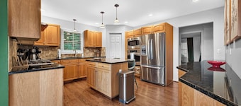 6BR Mountain Getaway  Pool  Hot Tub  Game Room