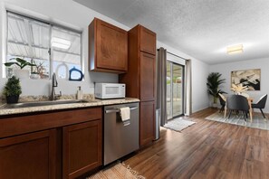 Private kitchen - Glendale Gem with Pool: Your Ideal Retreat (Glendale)