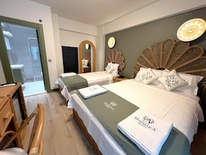 A hotel room with two beds, a wooden headboard, a mirror, a clock, and a small table. - Alâ Marmara Hotel (Marmara)