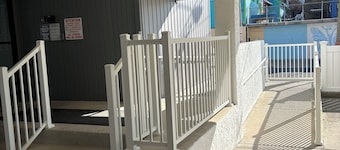 Ocean Views • 1-BR Ocean City NJ Condo • Beach Block • Boardwalk Ramp • King Bed