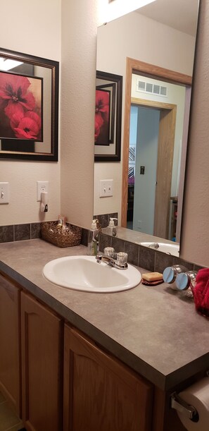 Unclassified image, 5 of 7, button - Spacious 5-bedroom house in peaceful Vallecito neighborhood, with AC upstairs. (Bayfield)