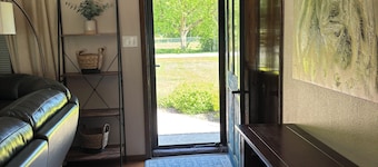 Short-mid term, flexible price, 4bed-2bath, EAA 8 miles,Packers 39 miles